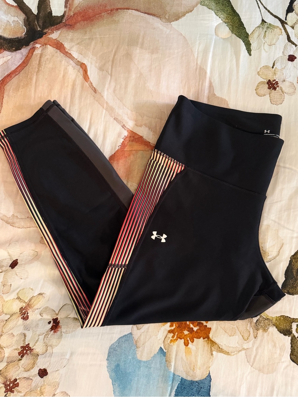 Under Armour Black 7/8 Leggings w/ Striped Side Panels